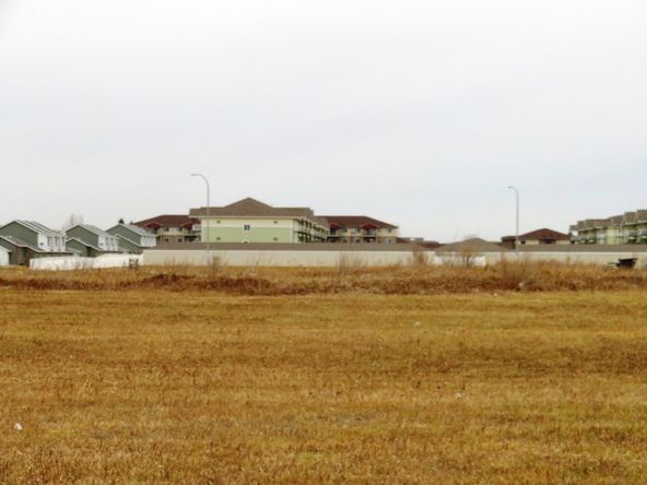 1011 20th Ave SE, Minot, ND 58701